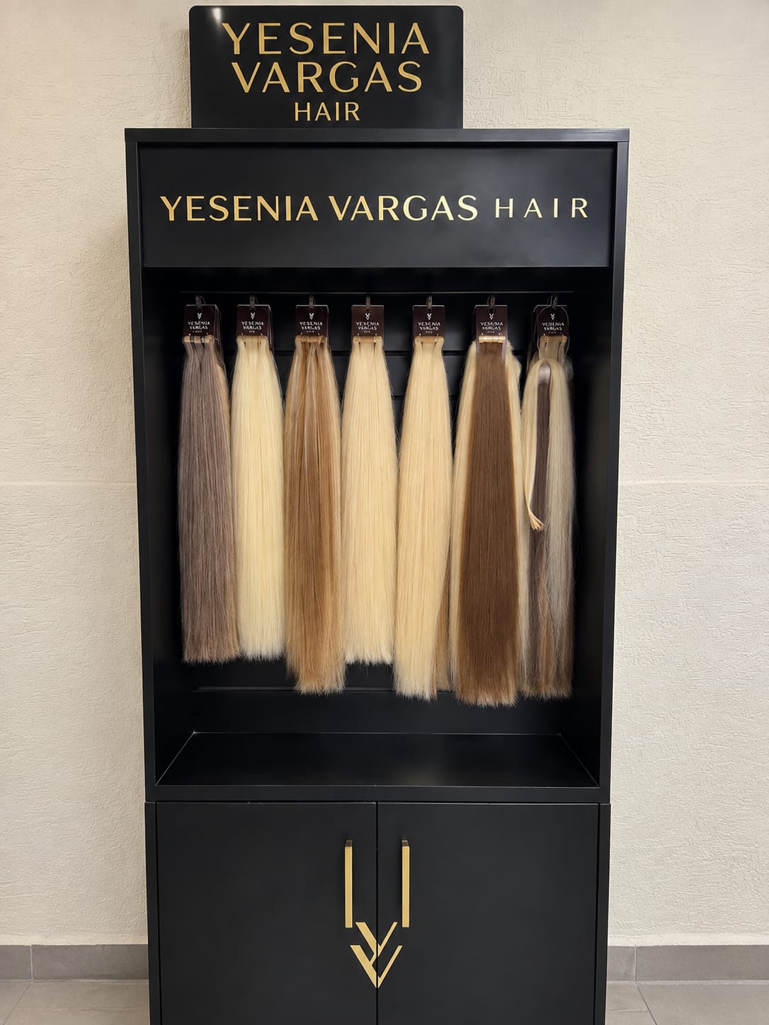 Extensiones de cabello largo y rubio